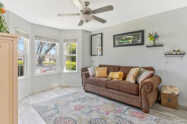1089 Lionsgate Ln, Gulf Breeze, FL 32563