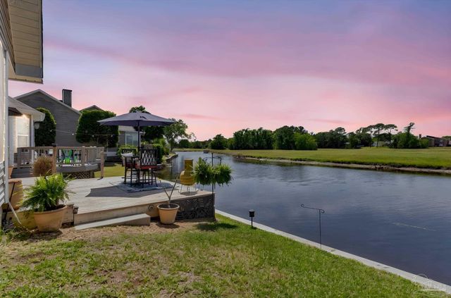 1089 Lionsgate Ln, Gulf Breeze, FL 32563