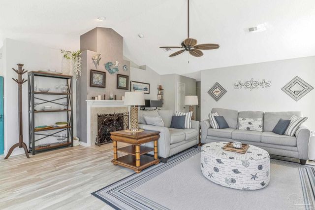 1089 Lionsgate Ln, Gulf Breeze, FL 32563