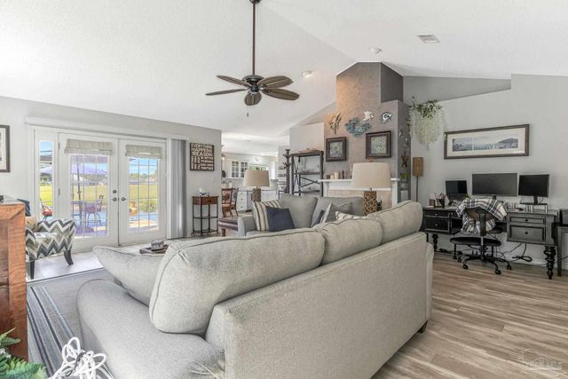 1089 Lionsgate Ln, Gulf Breeze, FL 32563