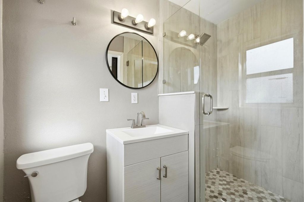 Image 18 of property listing at 133 CRESTWOOD AVENUE, Palatka, FL 32177