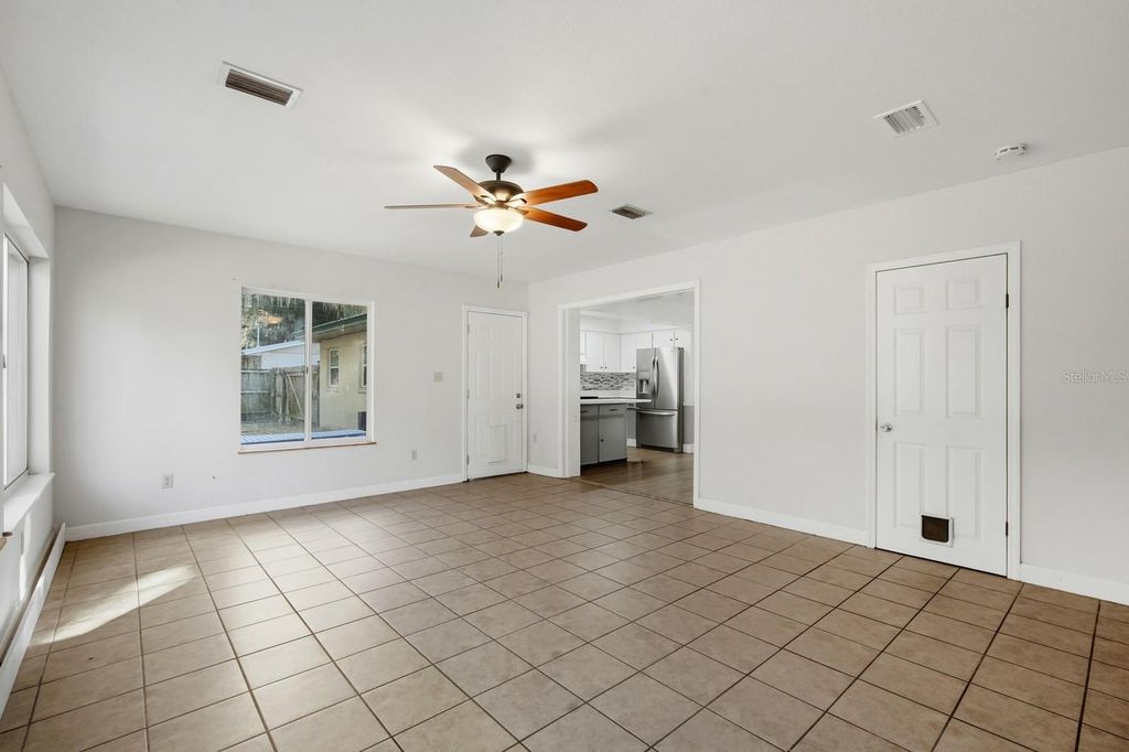 Image 25 of property listing at 133 CRESTWOOD AVENUE, Palatka, FL 32177