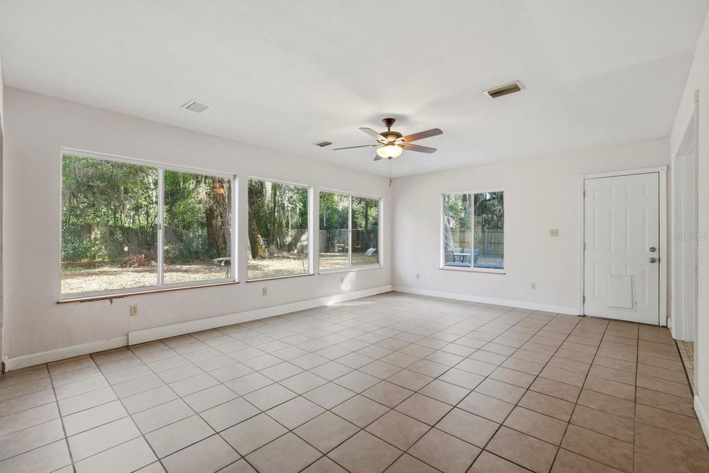 Image 26 of property listing at 133 CRESTWOOD AVENUE, Palatka, FL 32177