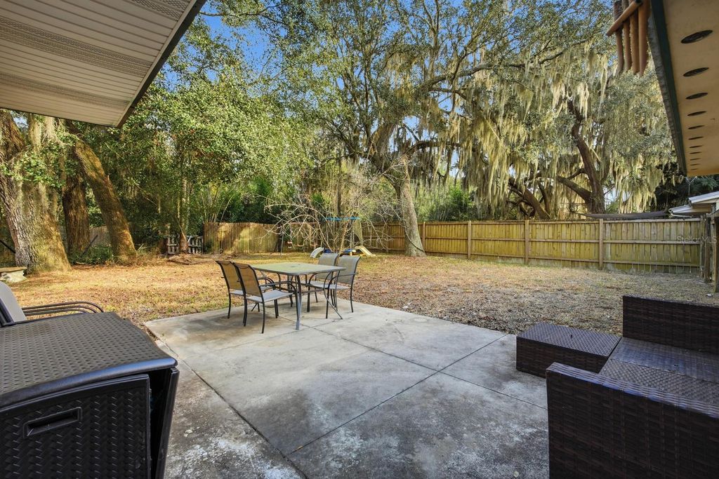 Image 28 of property listing at 133 CRESTWOOD AVENUE, Palatka, FL 32177