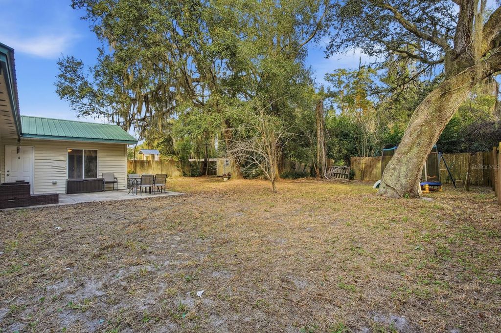 Image 29 of property listing at 133 CRESTWOOD AVENUE, Palatka, FL 32177