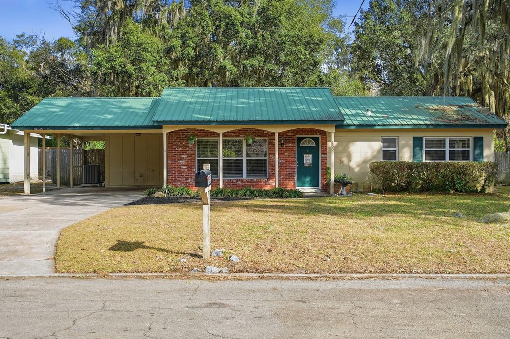 Image 41 of property listing at 133 CRESTWOOD AVENUE, Palatka, FL 32177