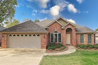 45 W Point Drive, Maumelle, AR 72113