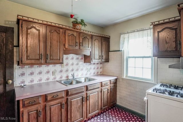 138 Wrexham Avenue SW, Massillon, OH 44646