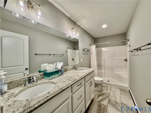 510 Oakleigh Ave, Appomattox, VA 24522