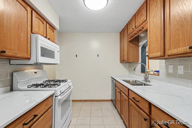 1534 Katrina Drive SE, Kentwood, MI 49508