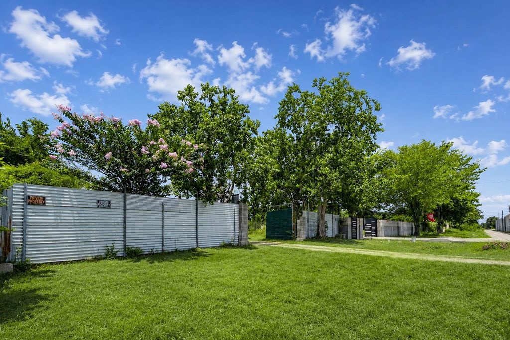 1715 Paul Quinn Street, Houston, TX 77091