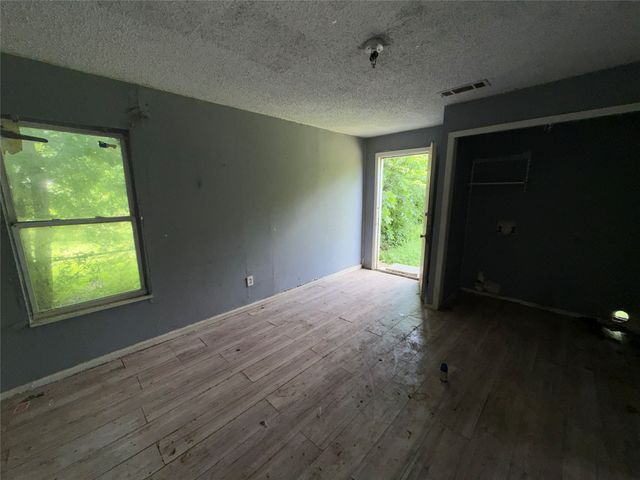 5533 BONG Drive, Fort Worth, TX 76112