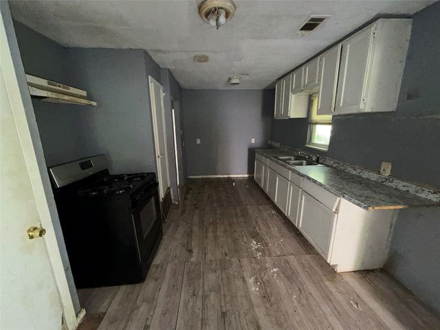 5533 BONG Drive, Fort Worth, TX 76112