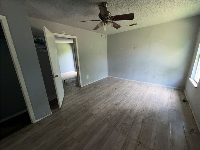 5533 BONG Drive, Fort Worth, TX 76112