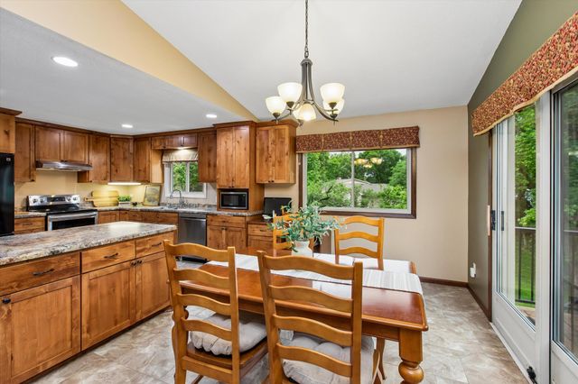 7160 Creekwood Lane, Prior Lake, MN 55372