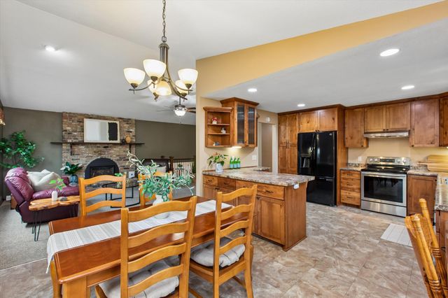 7160 Creekwood Lane, Prior Lake, MN 55372