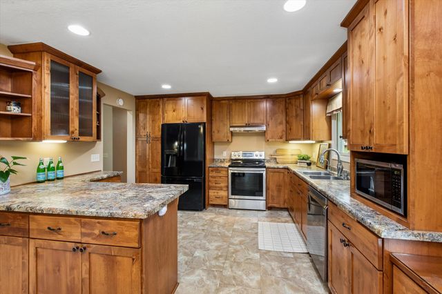 7160 Creekwood Lane, Prior Lake, MN 55372