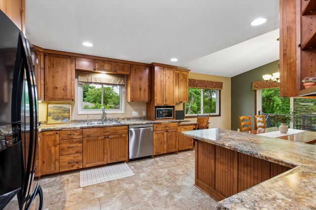 7160 Creekwood Lane, Prior Lake, MN 55372