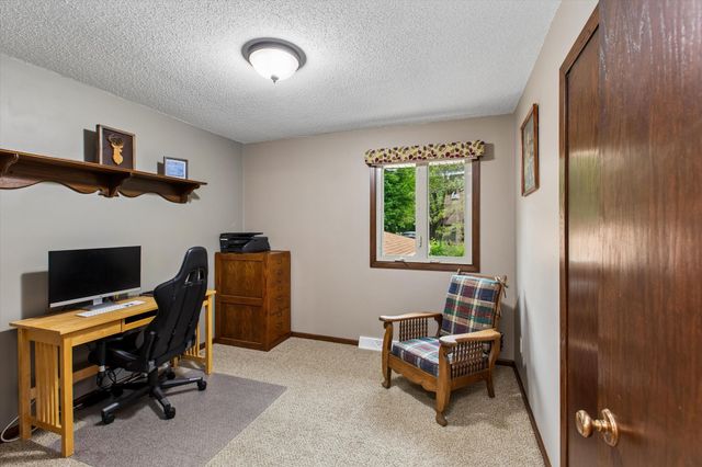 7160 Creekwood Lane, Prior Lake, MN 55372