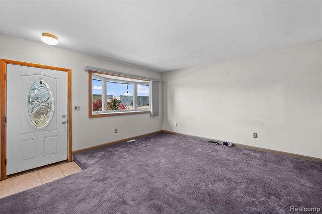 15641 Common Road, Roseville, MI 48066