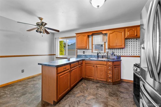 15641 Common Road, Roseville, MI 48066