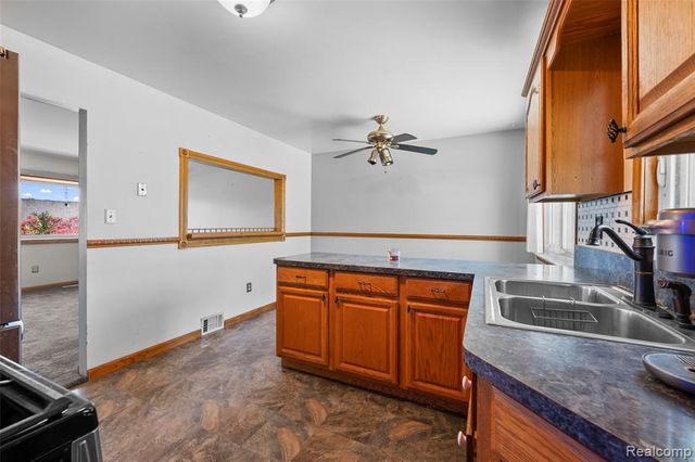 15641 Common Road, Roseville, MI 48066