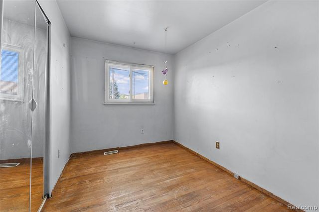 15641 Common Road, Roseville, MI 48066
