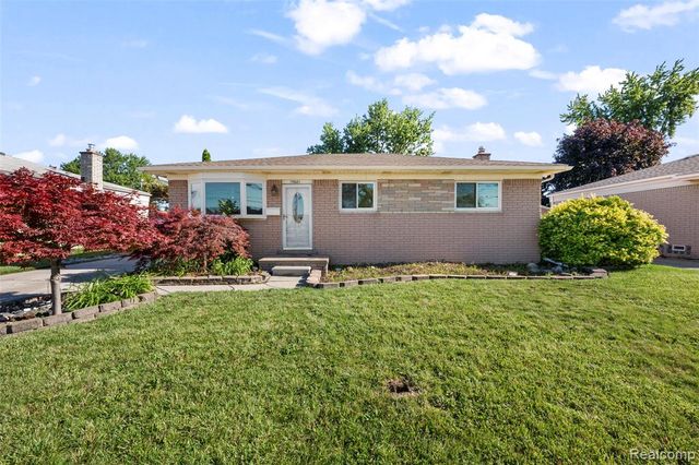 15641 Common Road, Roseville, MI 48066