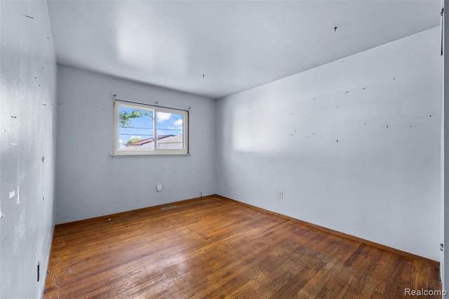 15641 Common Road, Roseville, MI 48066