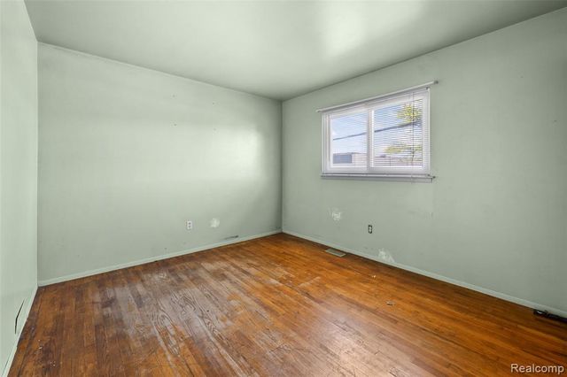 15641 Common Road, Roseville, MI 48066