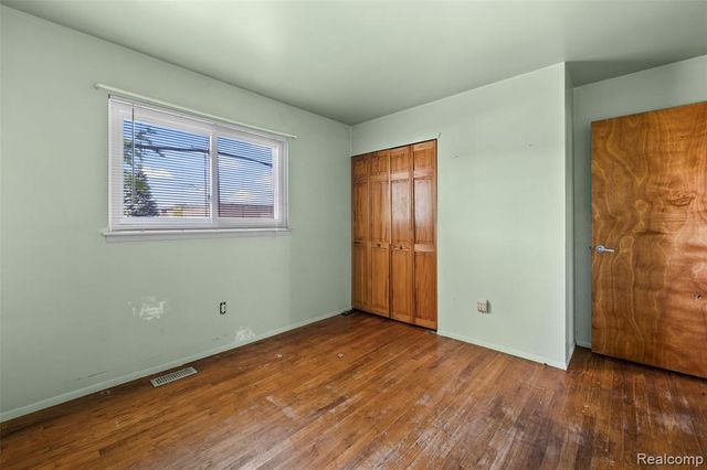 15641 Common Road, Roseville, MI 48066