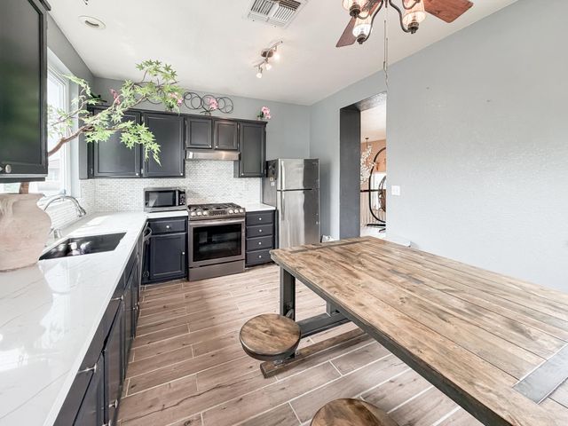 8953 Forked Creek Way, Elk Grove, CA 95758