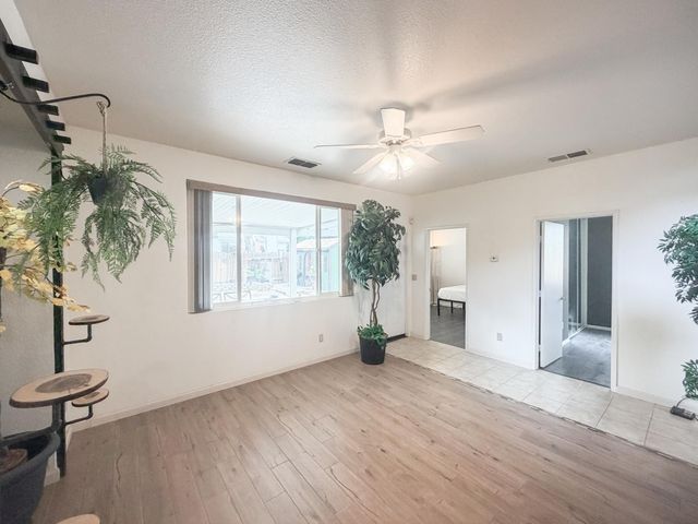 8953 Forked Creek Way, Elk Grove, CA 95758