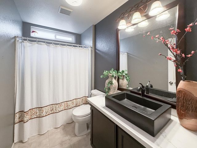 8953 Forked Creek Way, Elk Grove, CA 95758