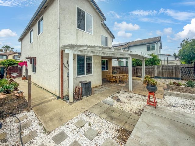 8953 Forked Creek Way, Elk Grove, CA 95758