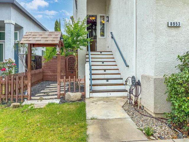 8953 Forked Creek Way, Elk Grove, CA 95758