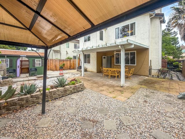 8953 Forked Creek Way, Elk Grove, CA 95758