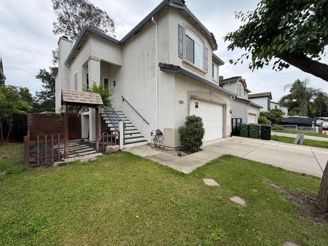 8953 Forked Creek Way, Elk Grove, CA 95758