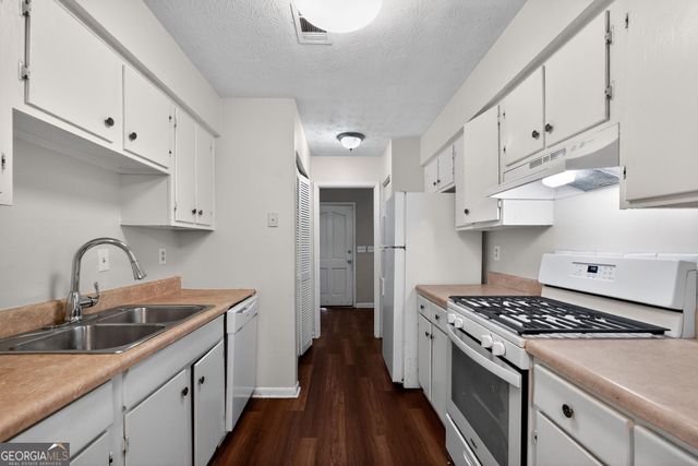 814 Hemingway Road, Stone Mountain, GA 30088