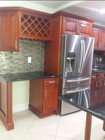 9490 SW 77th Ave N6, Miami, FL 33156