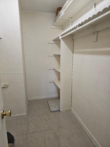 9490 SW 77th Ave N6, Miami, FL 33156