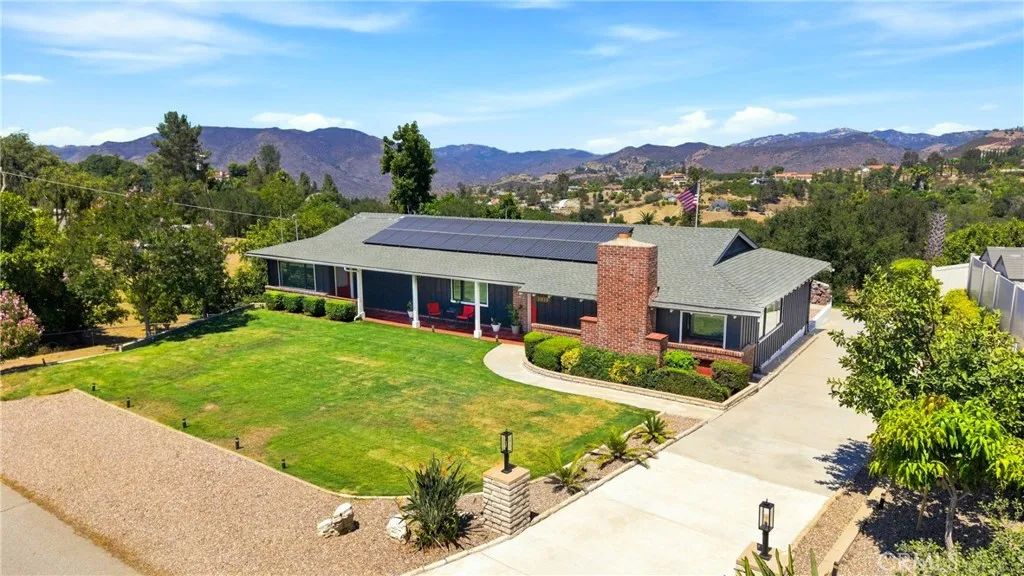 1019 Riverview Drive, Fallbrook, CA 92028