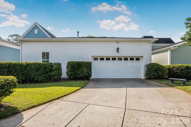 10022 Triple Oak Road, Charlotte, NC 28277