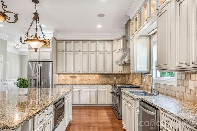 10022 Triple Oak Road, Charlotte, NC 28277