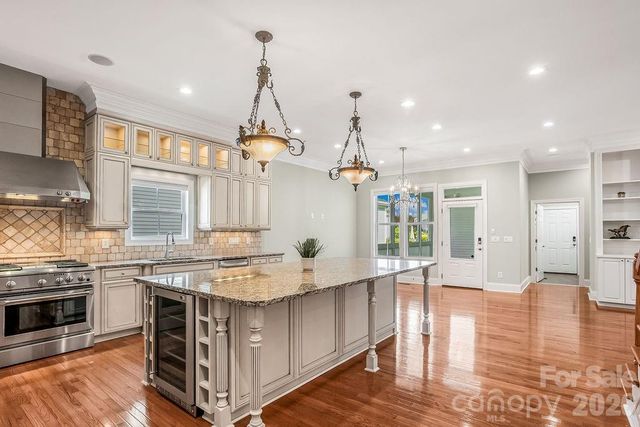 10022 Triple Oak Road, Charlotte, NC 28277