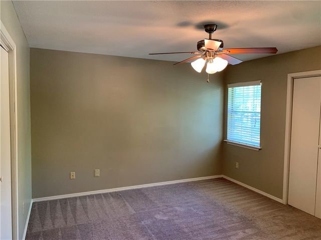 461 Garrett Street C, Siloam Springs, AR 72761