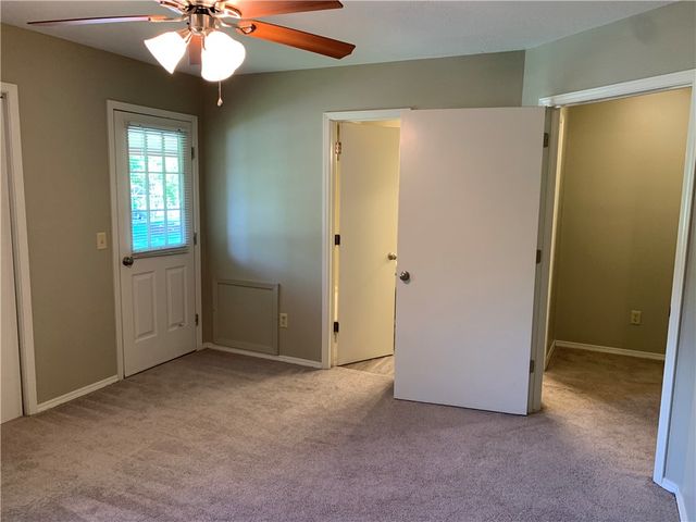 461 Garrett Street C, Siloam Springs, AR 72761