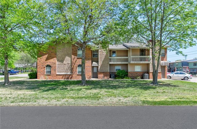 461 Garrett Street C, Siloam Springs, AR 72761