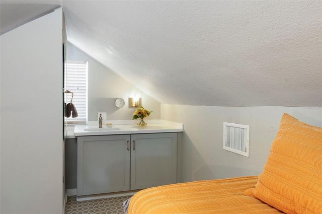 1101 CRESCENT LAKE DRIVE N, St Petersburg, FL 33701