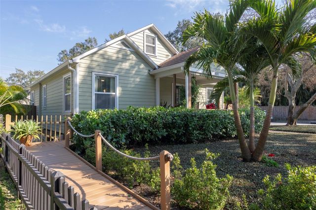 1101 CRESCENT LAKE DRIVE N, St Petersburg, FL 33701